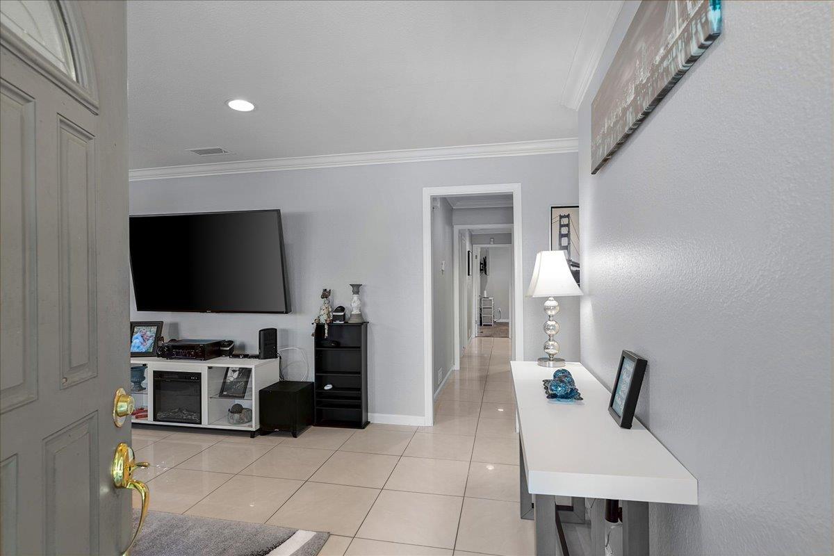 1013 Landee Way, Modesto, CA 95355