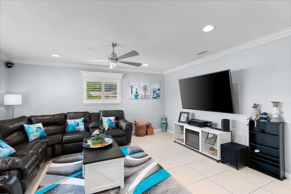 1013 Landee Way, Modesto, CA 95355
