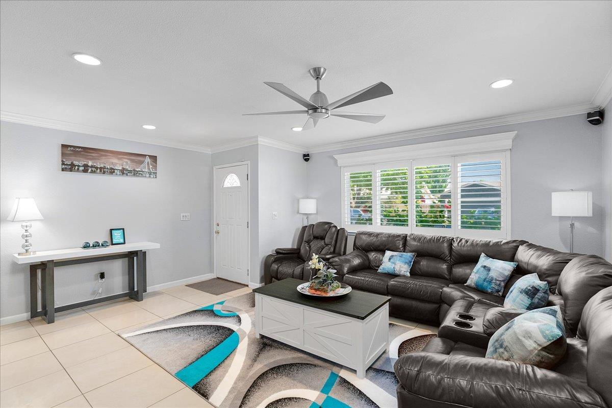 1013 Landee Way, Modesto, CA 95355