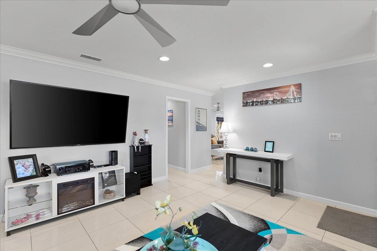 1013 Landee Way, Modesto, CA 95355