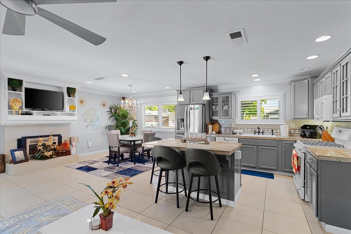 1013 Landee Way, Modesto, CA 95355
