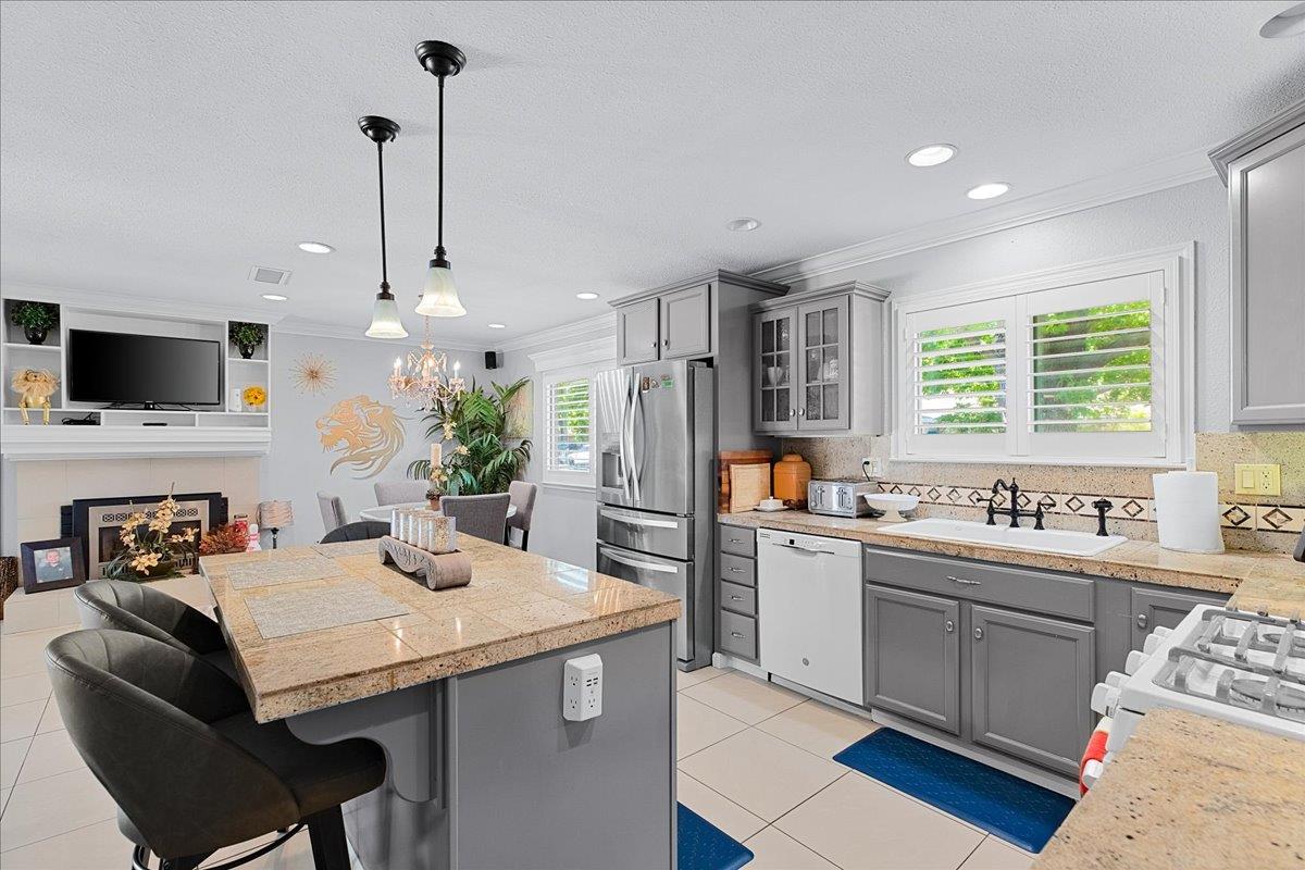 1013 Landee Way, Modesto, CA 95355