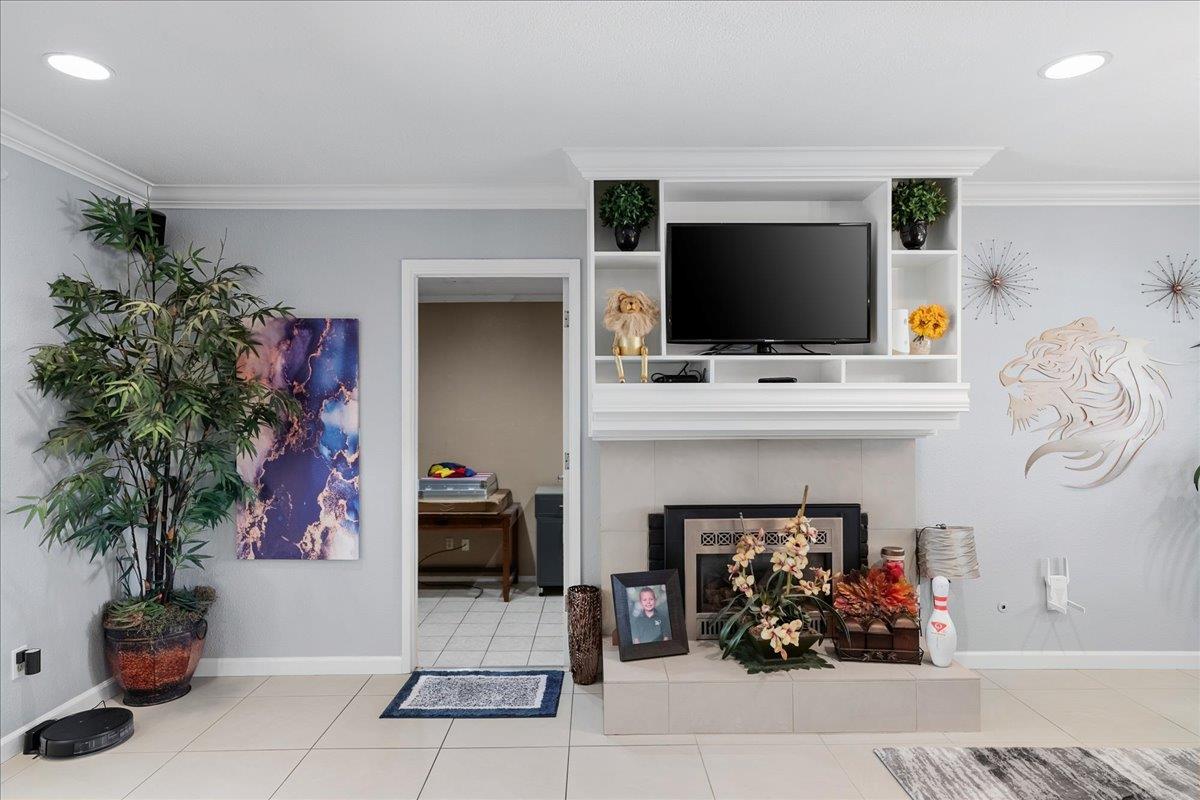 1013 Landee Way, Modesto, CA 95355
