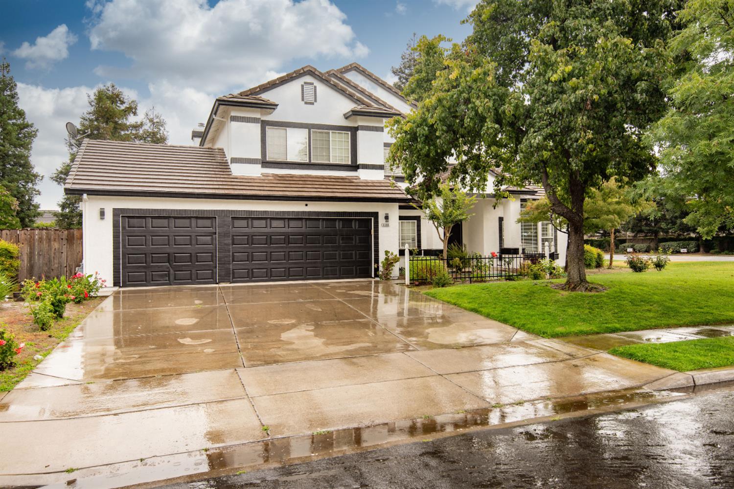 3200 Brookstone Dr, Turlock, CA 95382