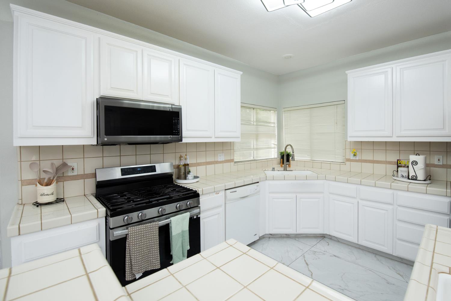 3200 Brookstone Dr, Turlock, CA 95382