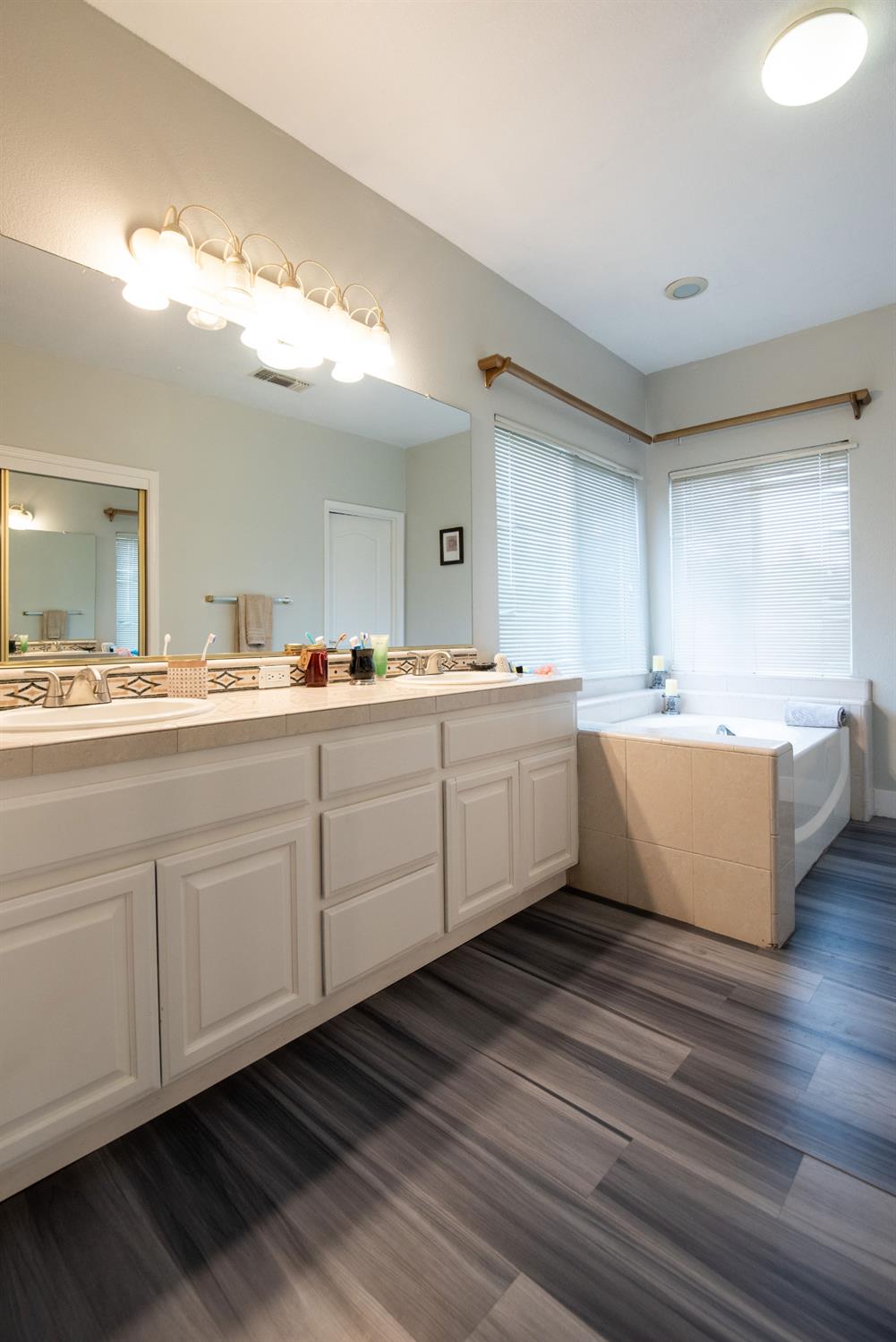 3200 Brookstone Dr, Turlock, CA 95382