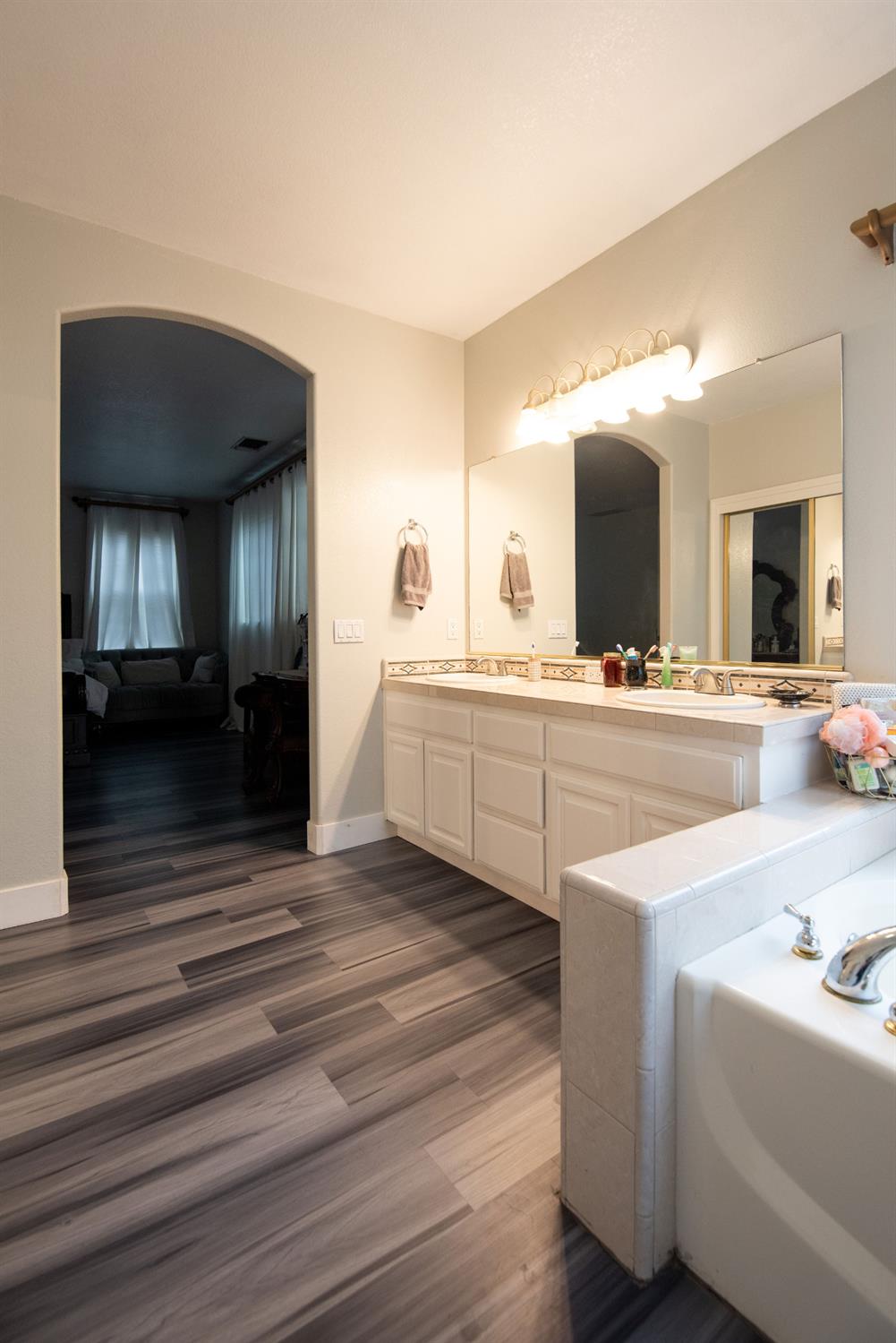3200 Brookstone Dr, Turlock, CA 95382