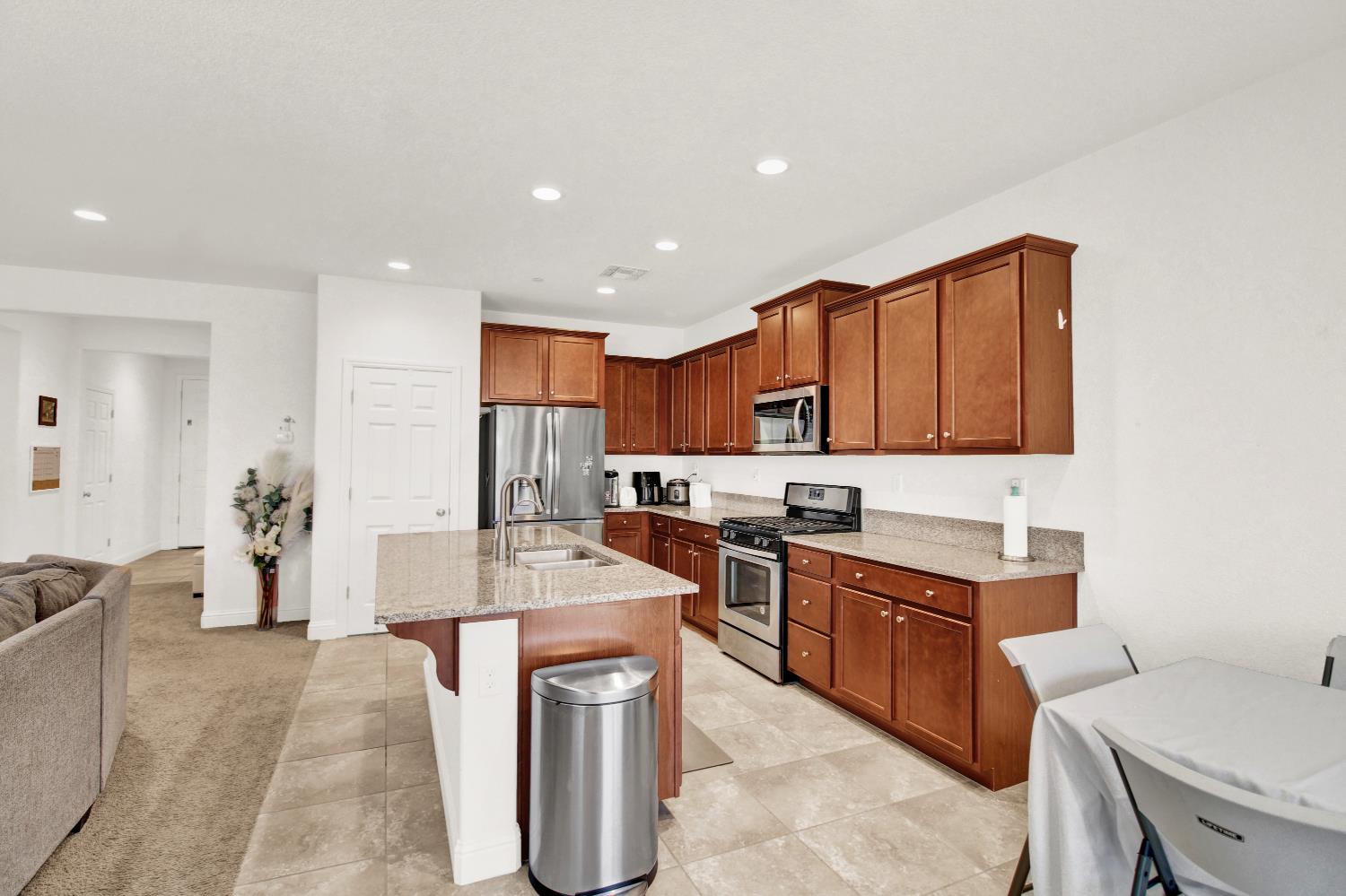 2233 Toby Ct, Modesto, CA 95355