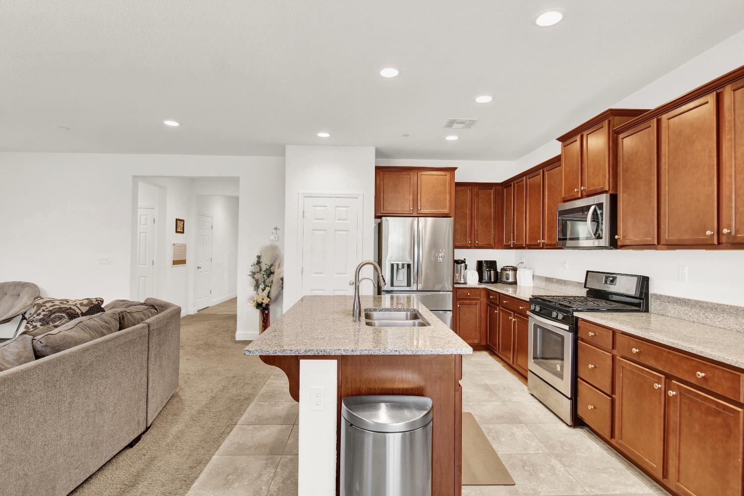 2233 Toby Ct, Modesto, CA 95355