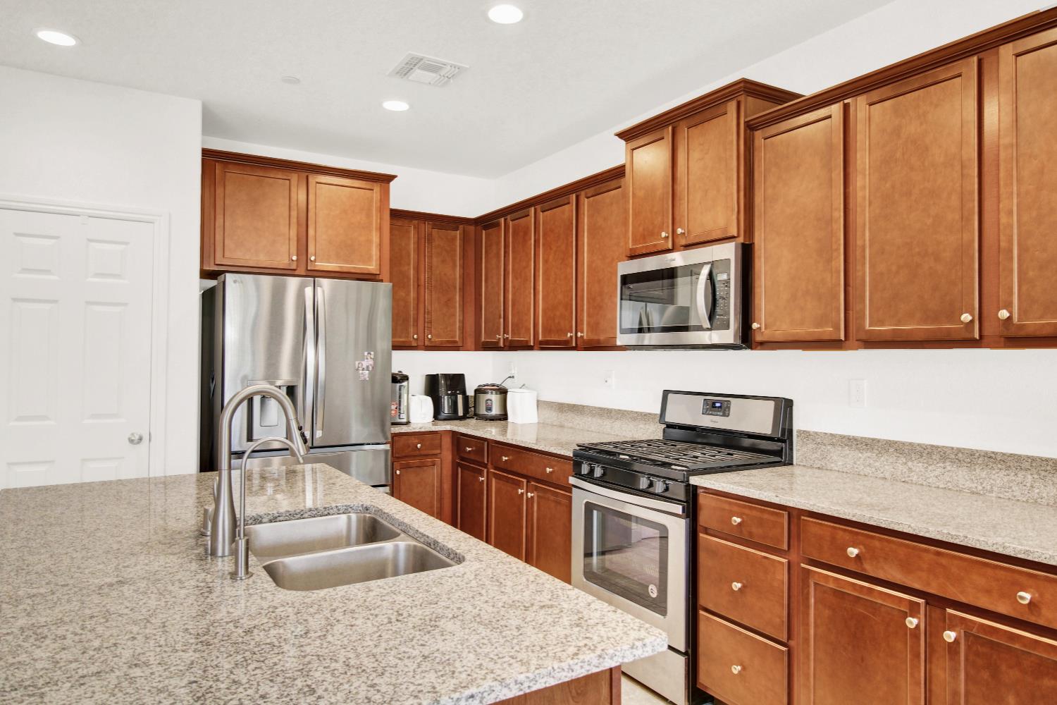 2233 Toby Ct, Modesto, CA 95355