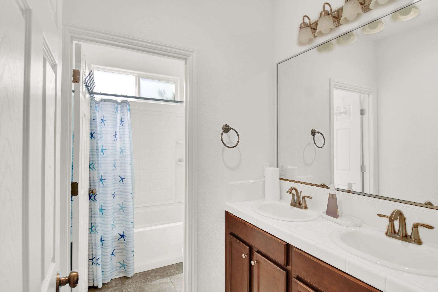 2233 Toby Ct, Modesto, CA 95355