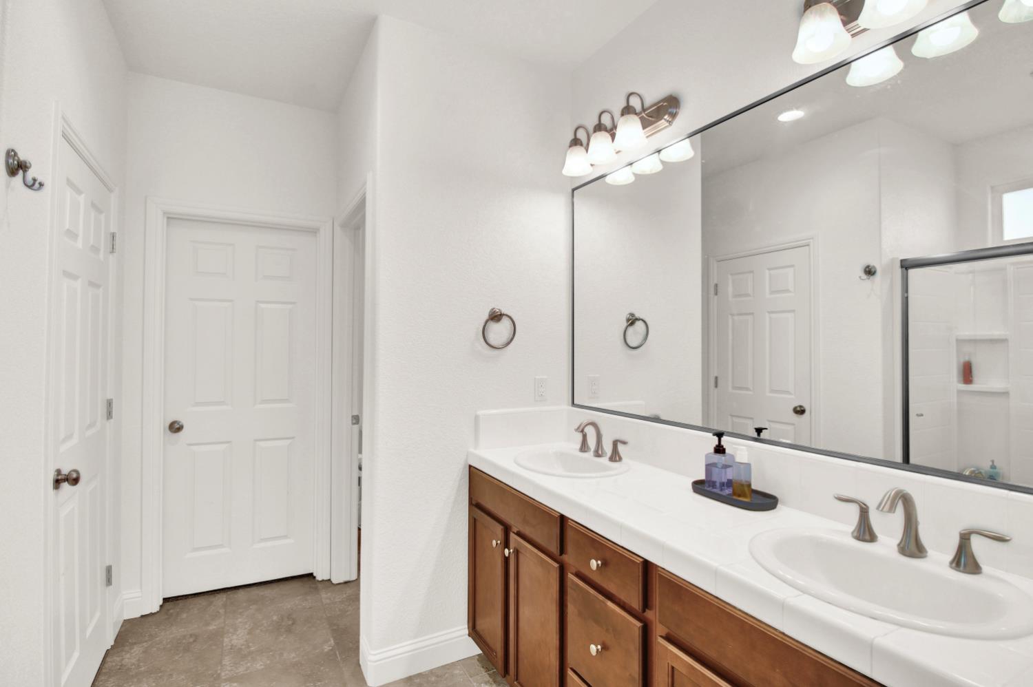 2233 Toby Ct, Modesto, CA 95355