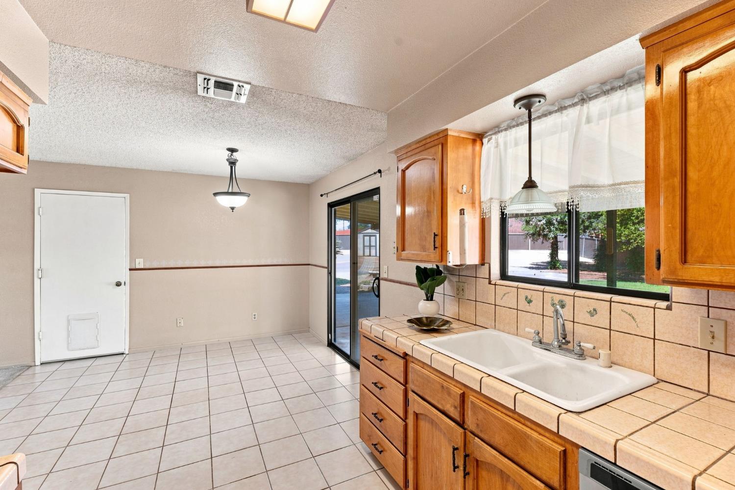 18518 Hanover Dr, Madera, CA 93638