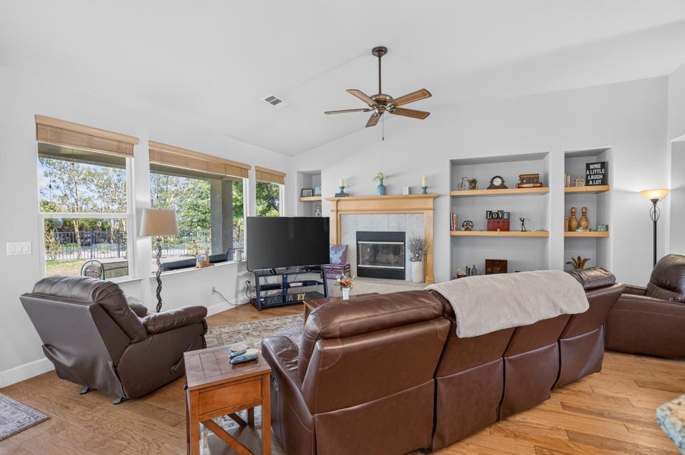 460 Mitchell Lake Ct, Copperopolis, CA 95228