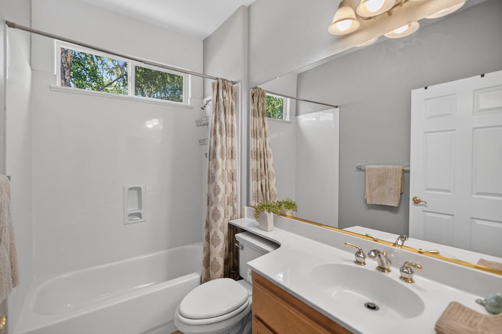 460 Mitchell Lake Ct, Copperopolis, CA 95228