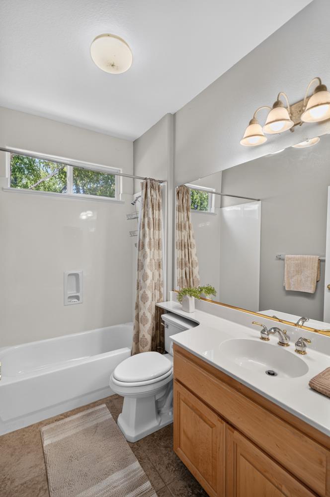 460 Mitchell Lake Ct, Copperopolis, CA 95228