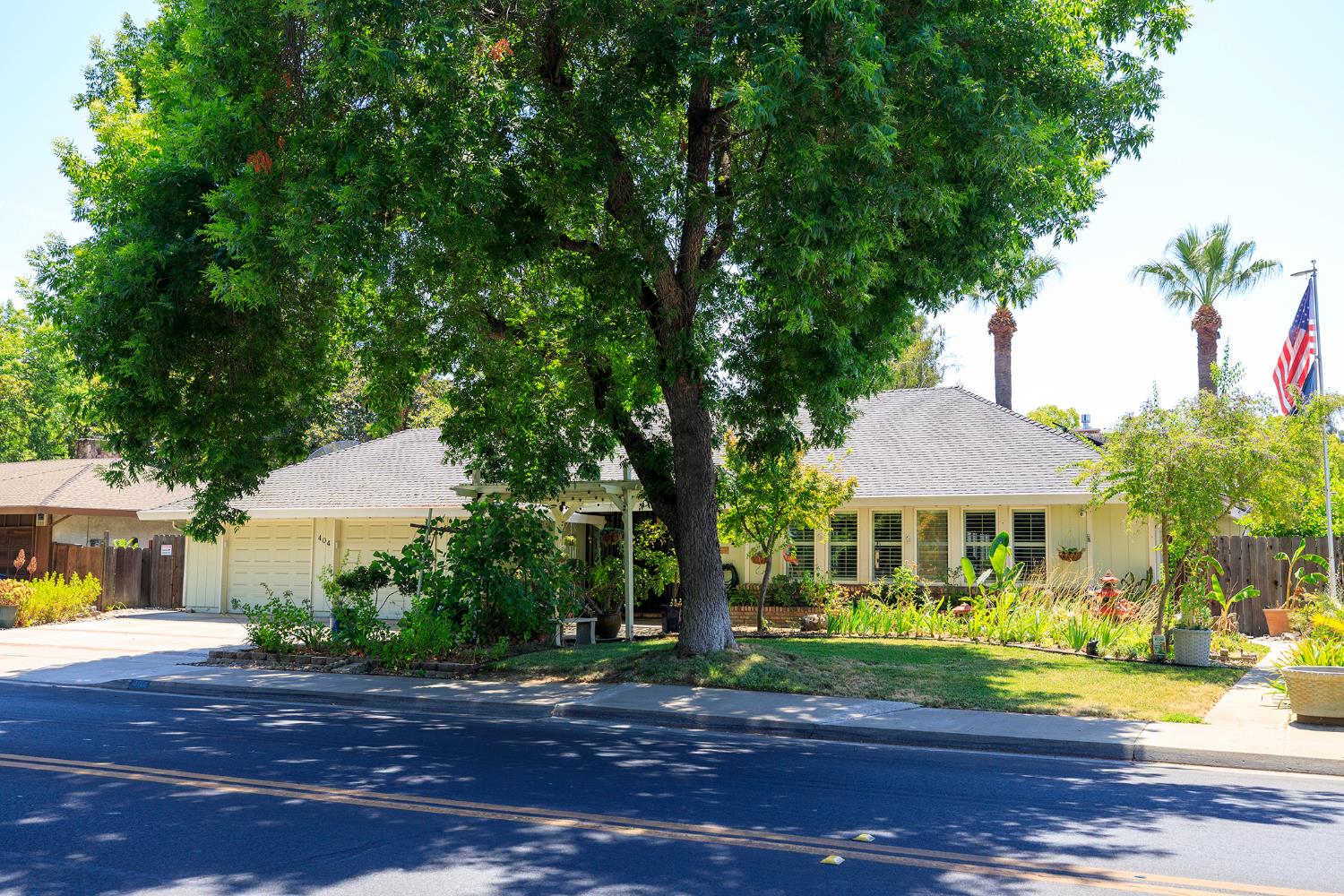 404 W Rumble Rd, Modesto, CA 95350