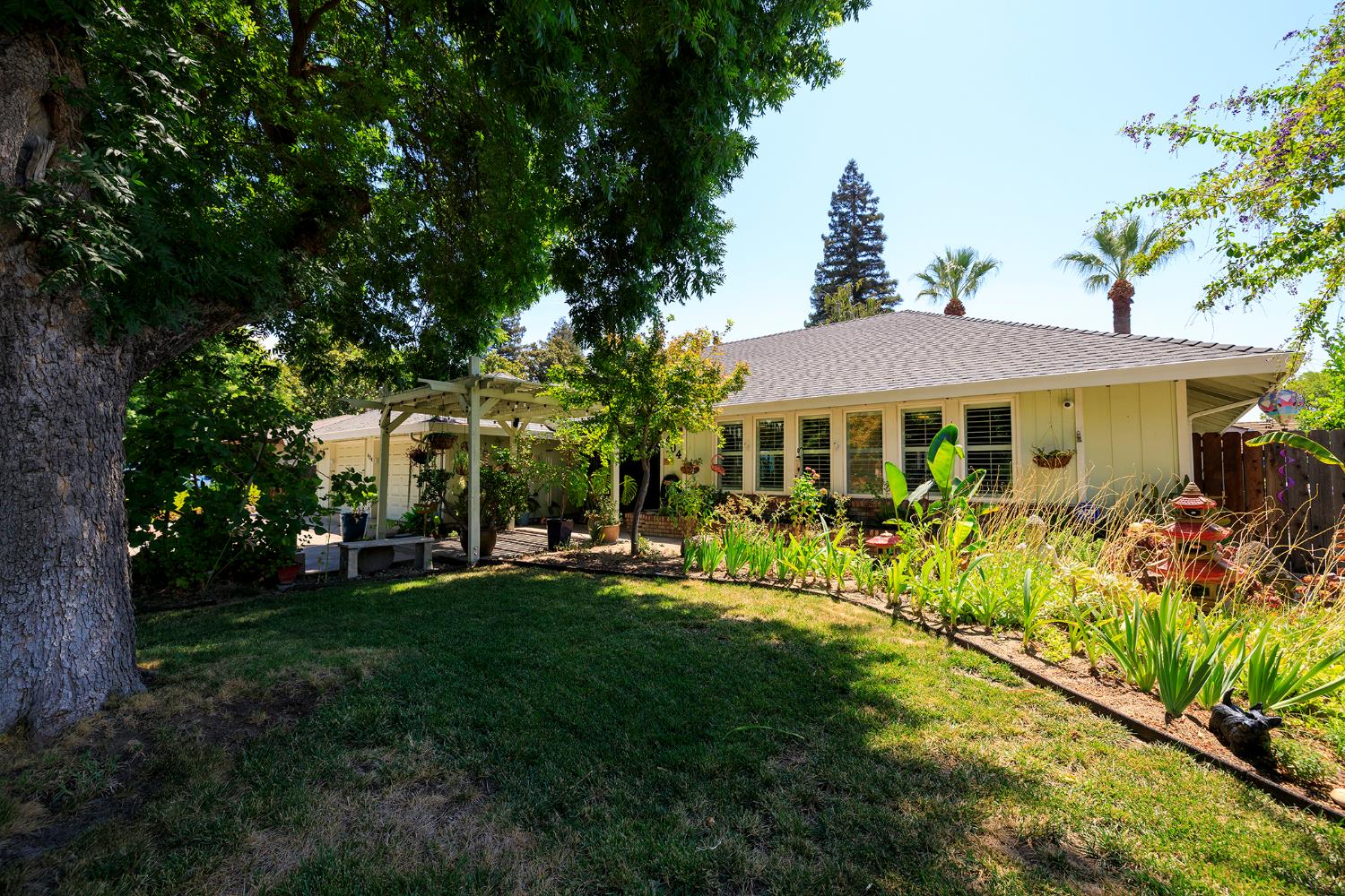 404 W Rumble Rd, Modesto, CA 95350