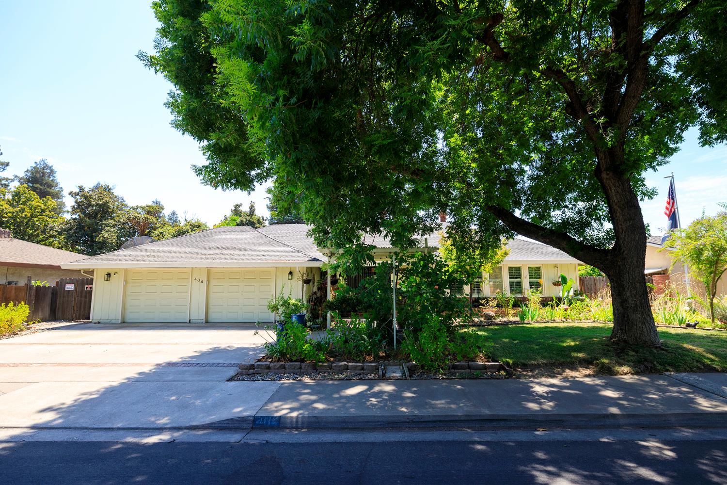 404 W Rumble Rd, Modesto, CA 95350