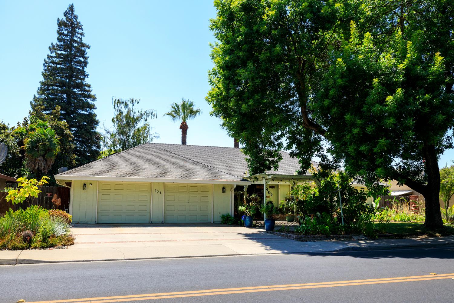 404 W Rumble Rd, Modesto, CA 95350