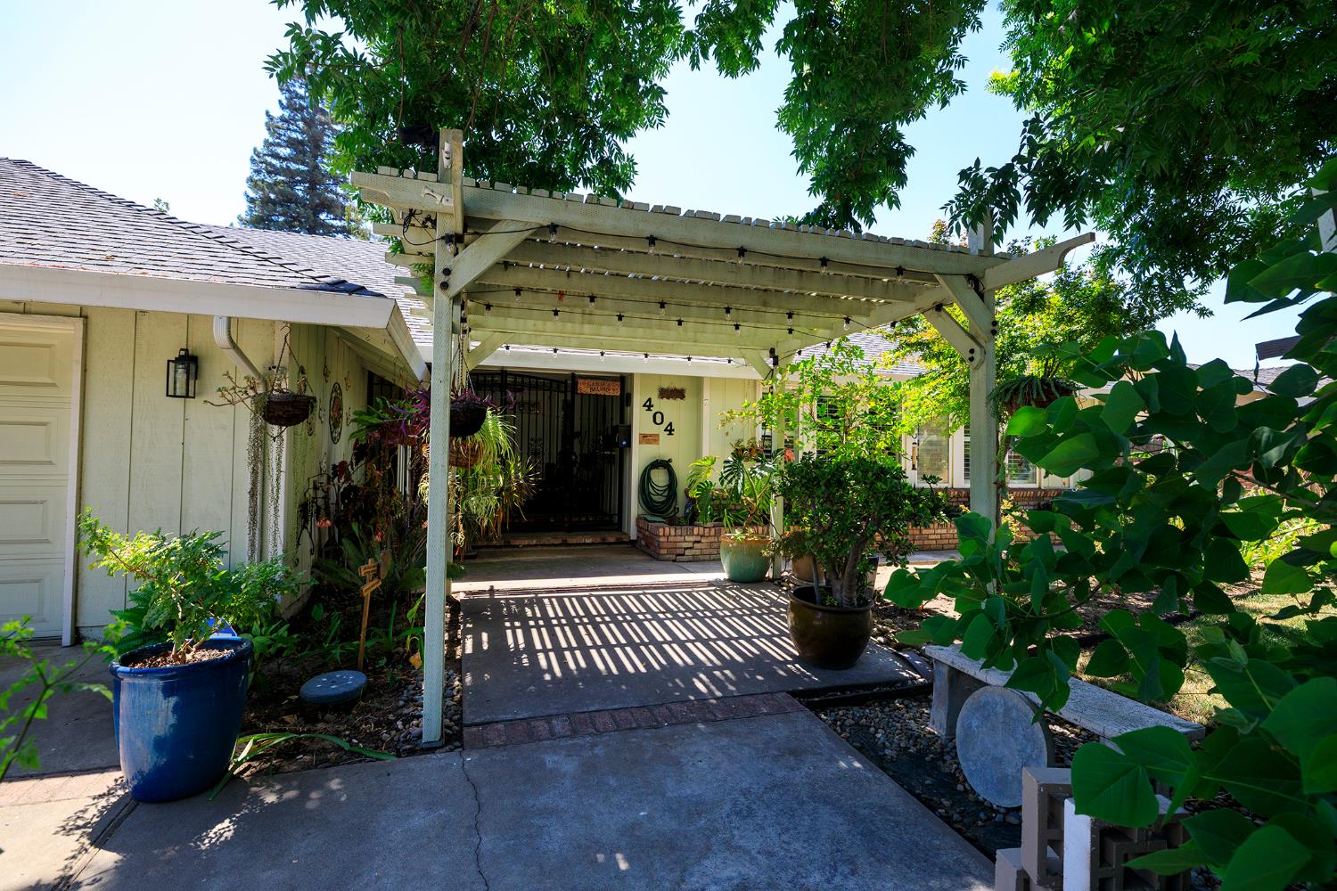 404 W Rumble Rd, Modesto, CA 95350