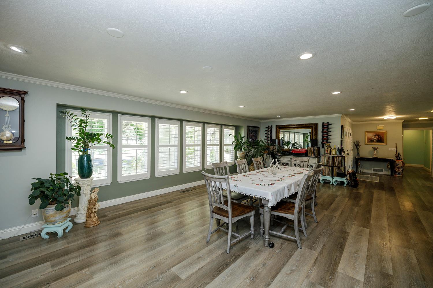 404 W Rumble Rd, Modesto, CA 95350