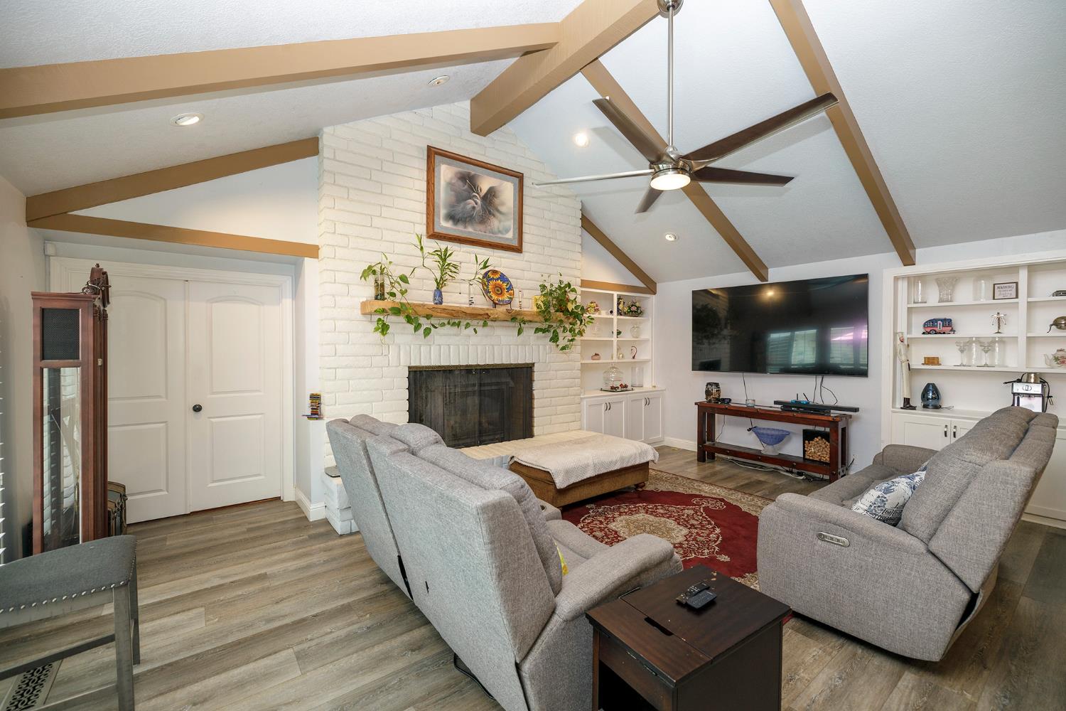 404 W Rumble Rd, Modesto, CA 95350