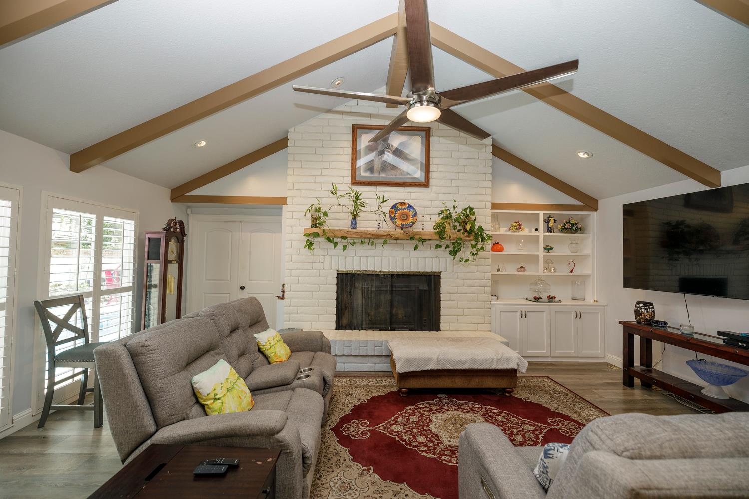404 W Rumble Rd, Modesto, CA 95350