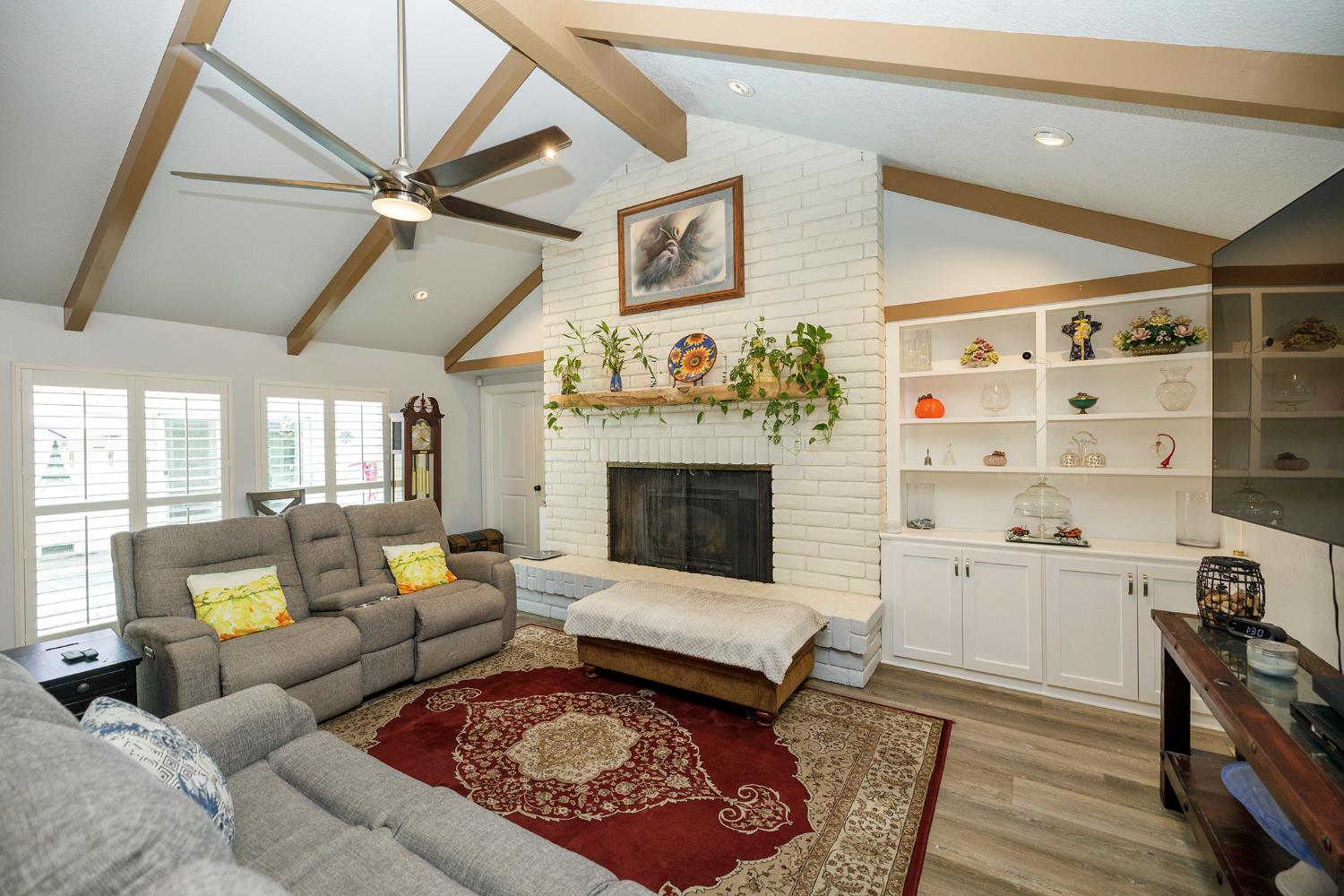 404 W Rumble Rd, Modesto, CA 95350