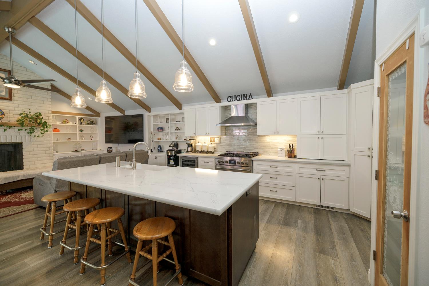 404 W Rumble Rd, Modesto, CA 95350