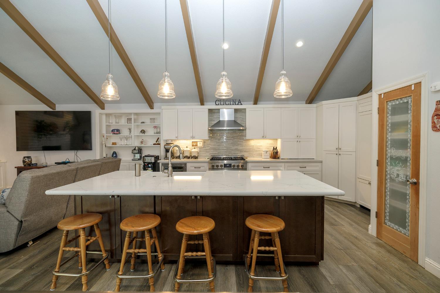 404 W Rumble Rd, Modesto, CA 95350