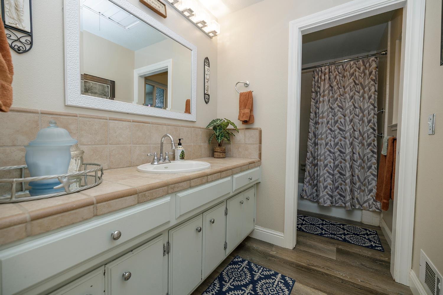 404 W Rumble Rd, Modesto, CA 95350