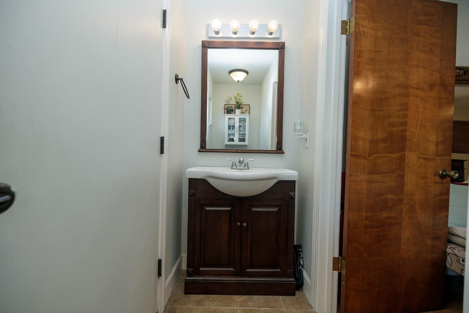 404 W Rumble Rd, Modesto, CA 95350