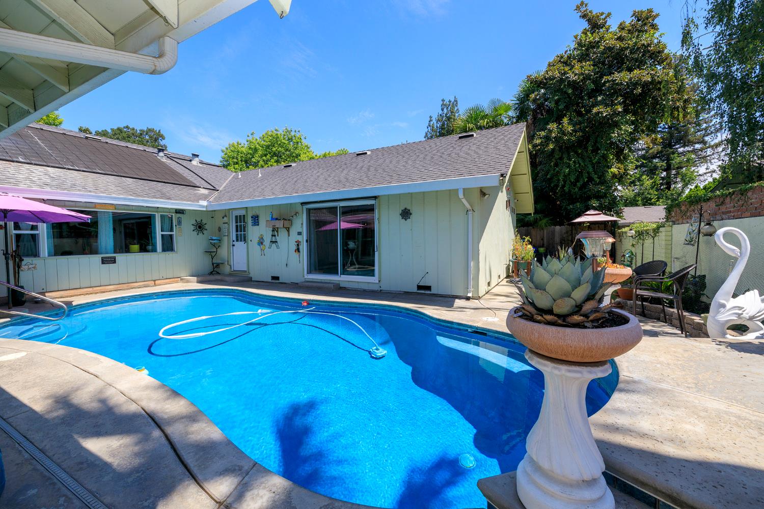 404 W Rumble Rd, Modesto, CA 95350