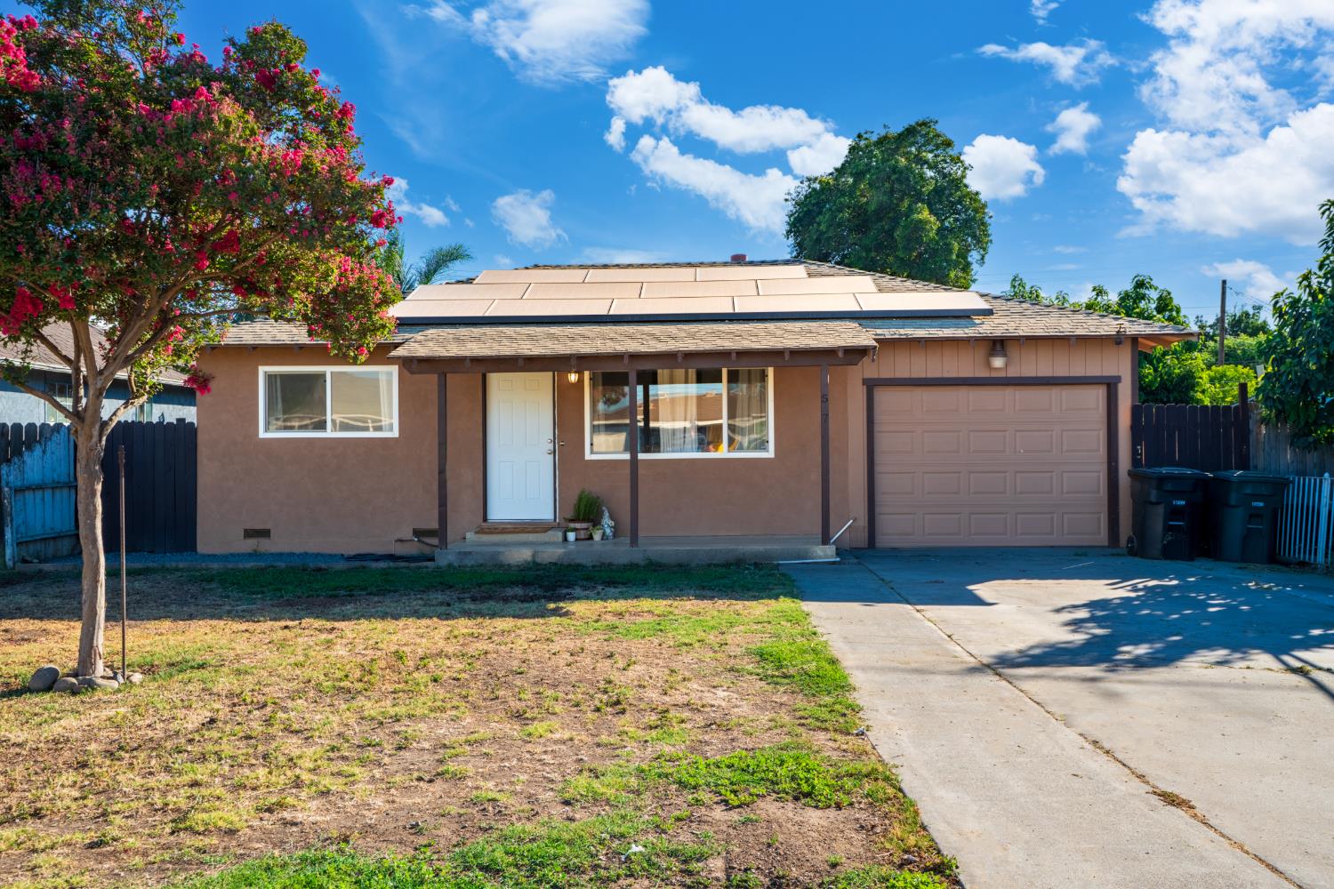 567 E St, Waterford, CA 95386