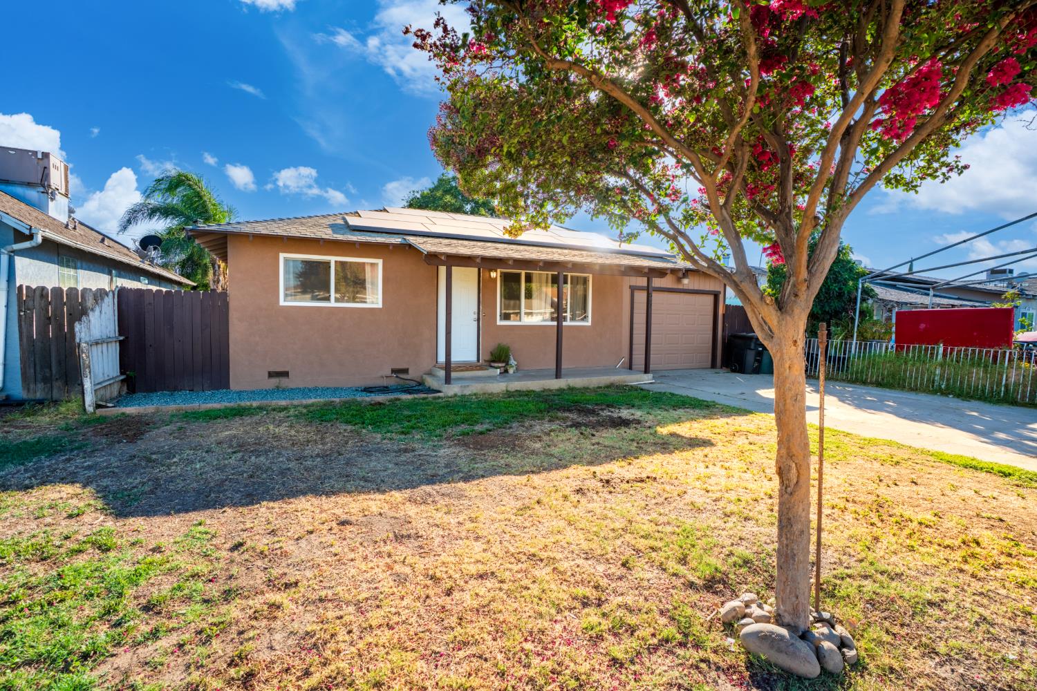 567 E St, Waterford, CA 95386