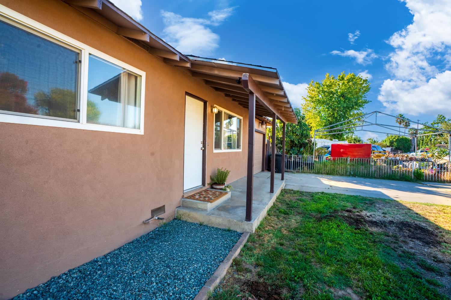 567 E St, Waterford, CA 95386