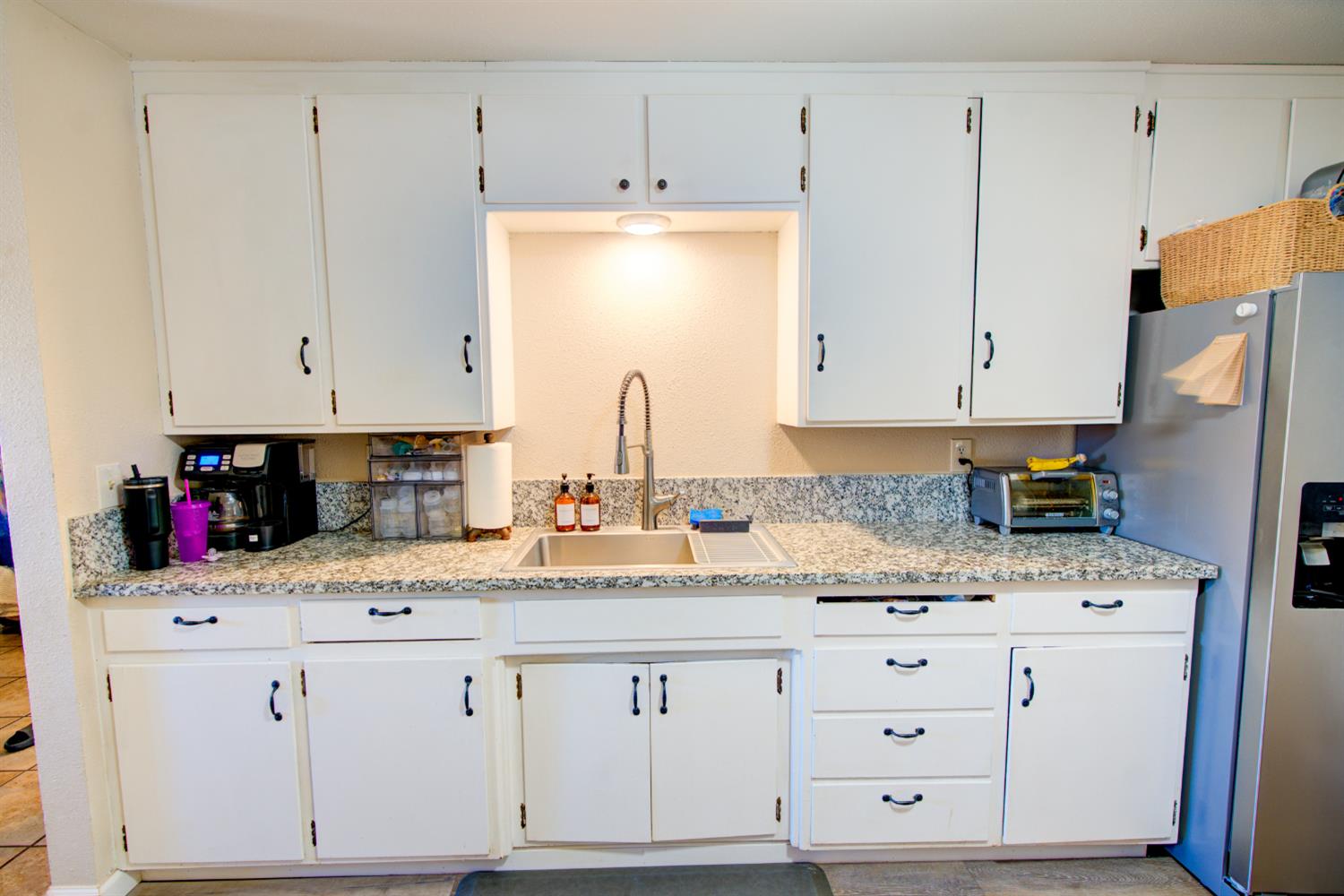 567 E St, Waterford, CA 95386