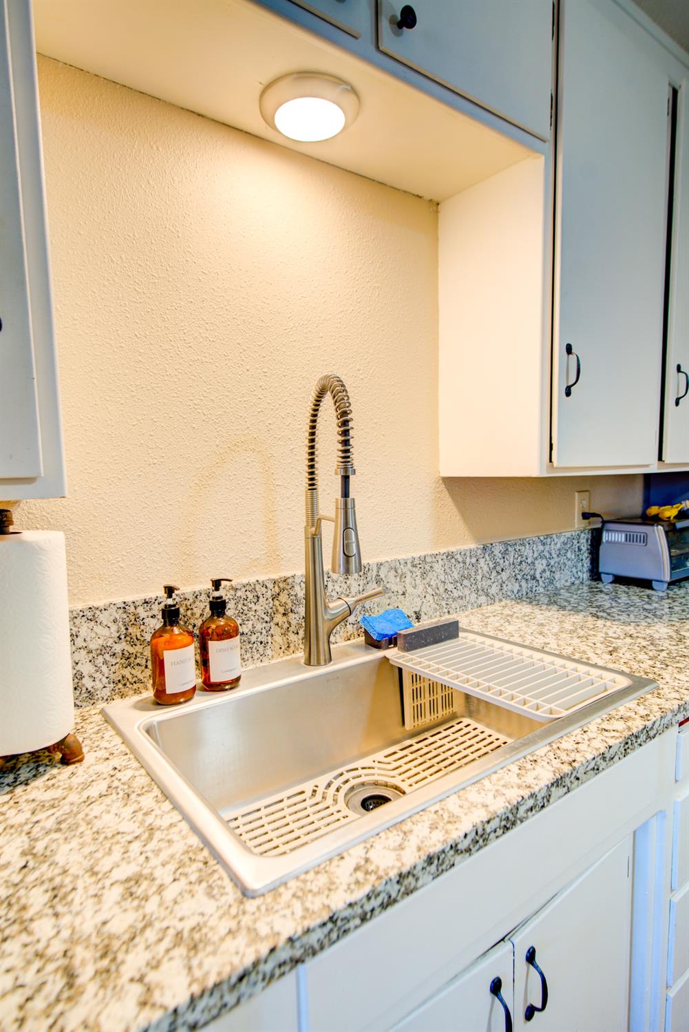 567 E St, Waterford, CA 95386