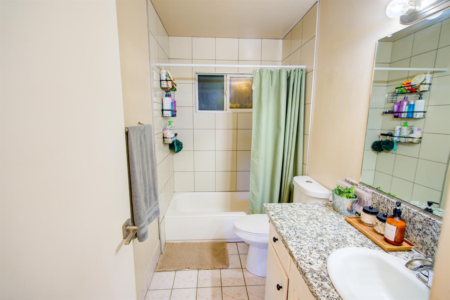 567 E St, Waterford, CA 95386