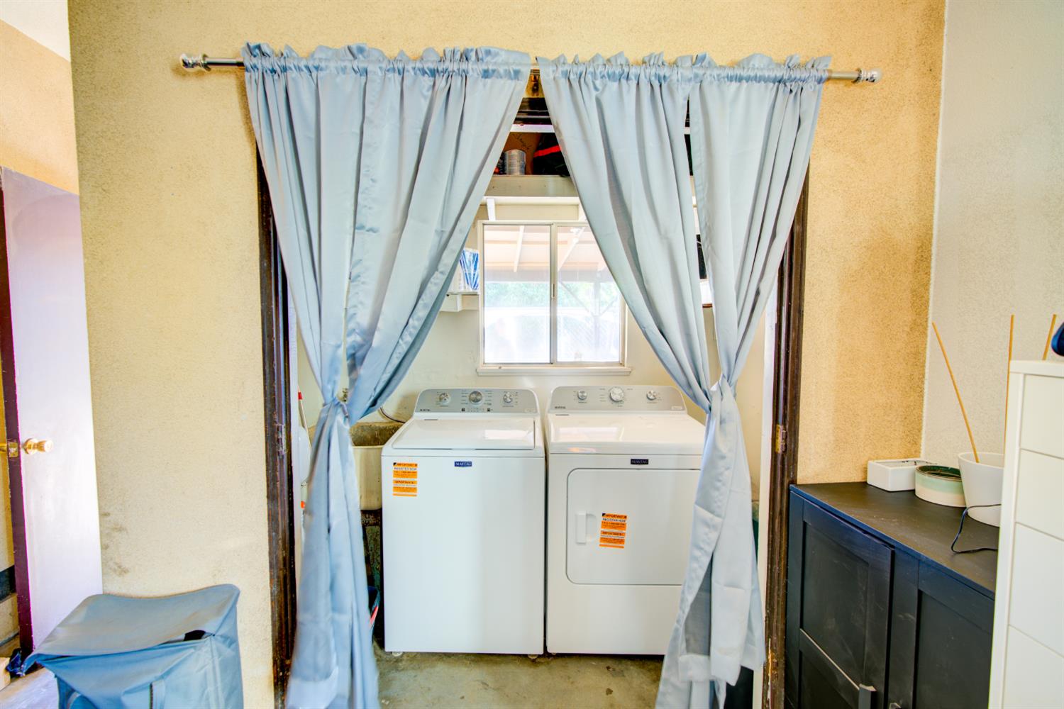 567 E St, Waterford, CA 95386