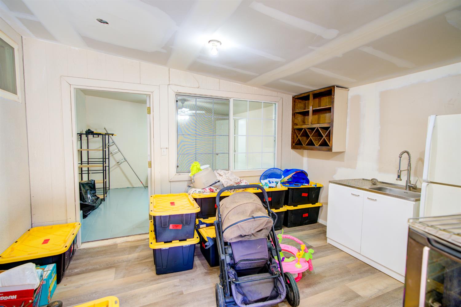567 E St, Waterford, CA 95386