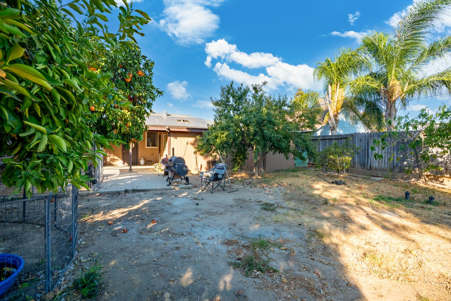 567 E St, Waterford, CA 95386