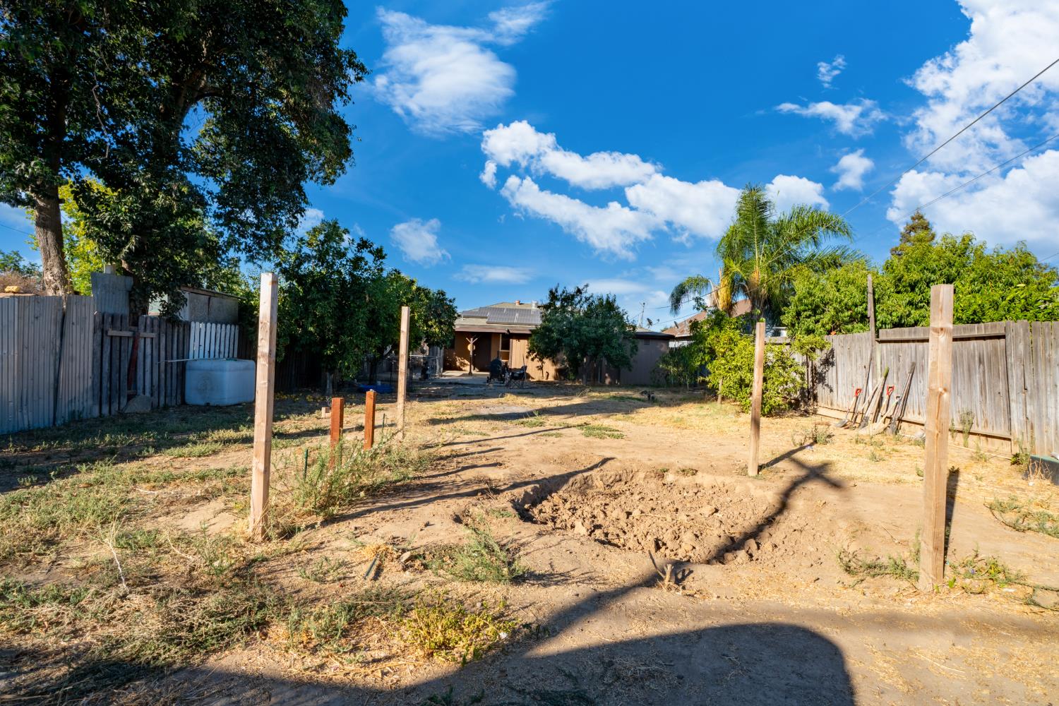567 E St, Waterford, CA 95386