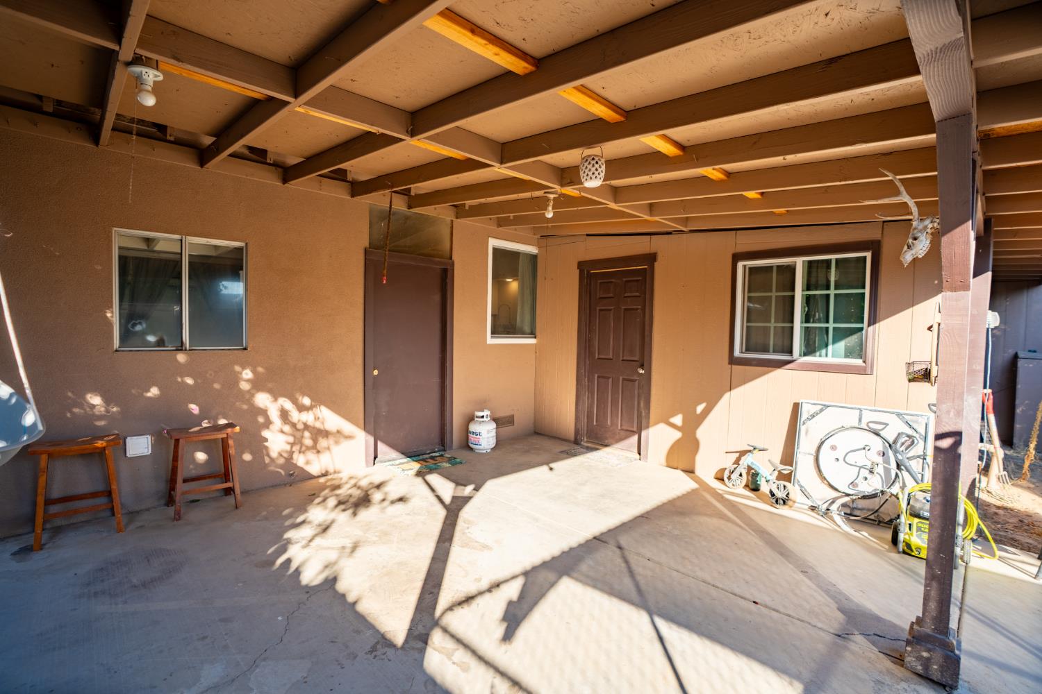 567 E St, Waterford, CA 95386
