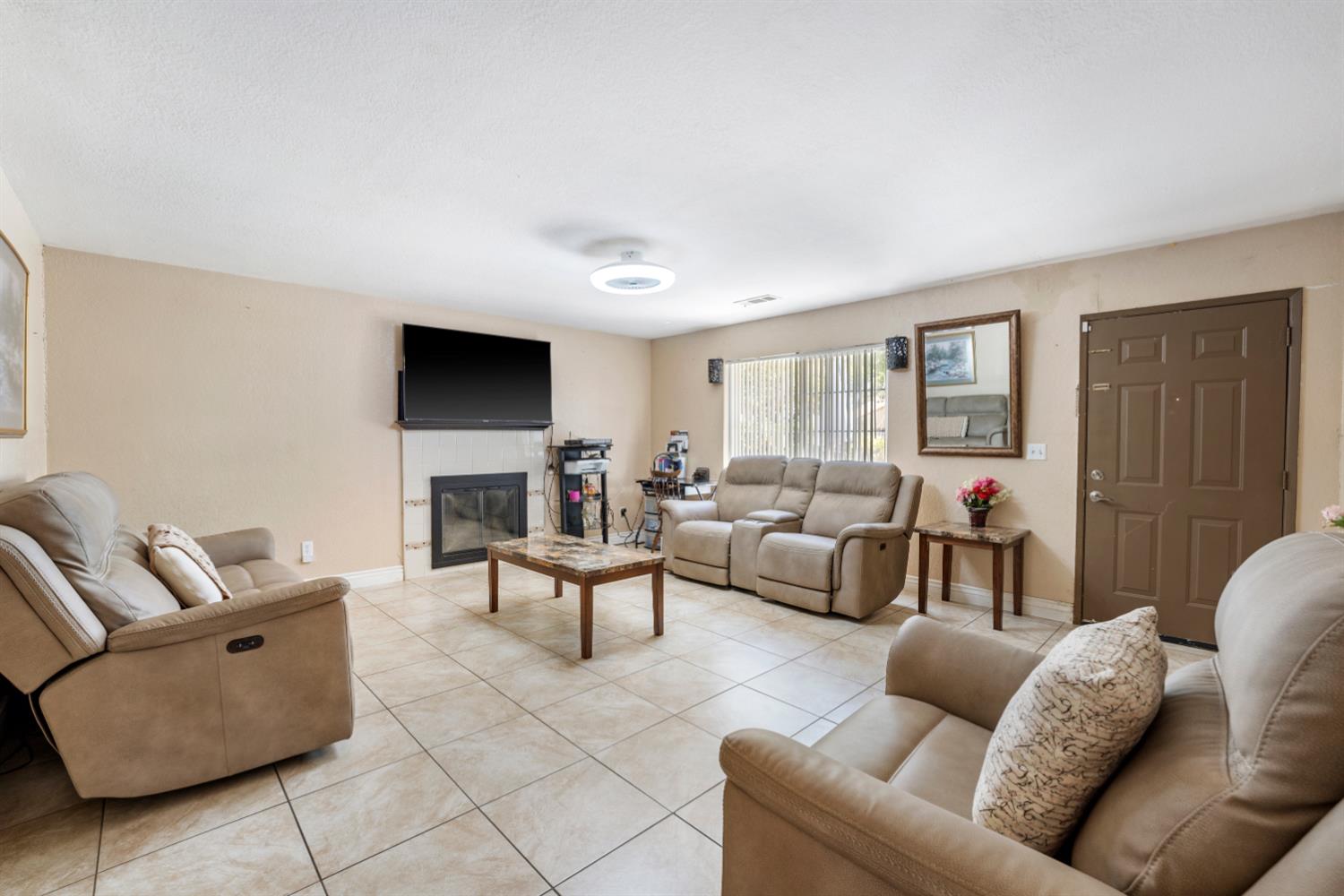 216 Barros St, Patterson, CA 95363