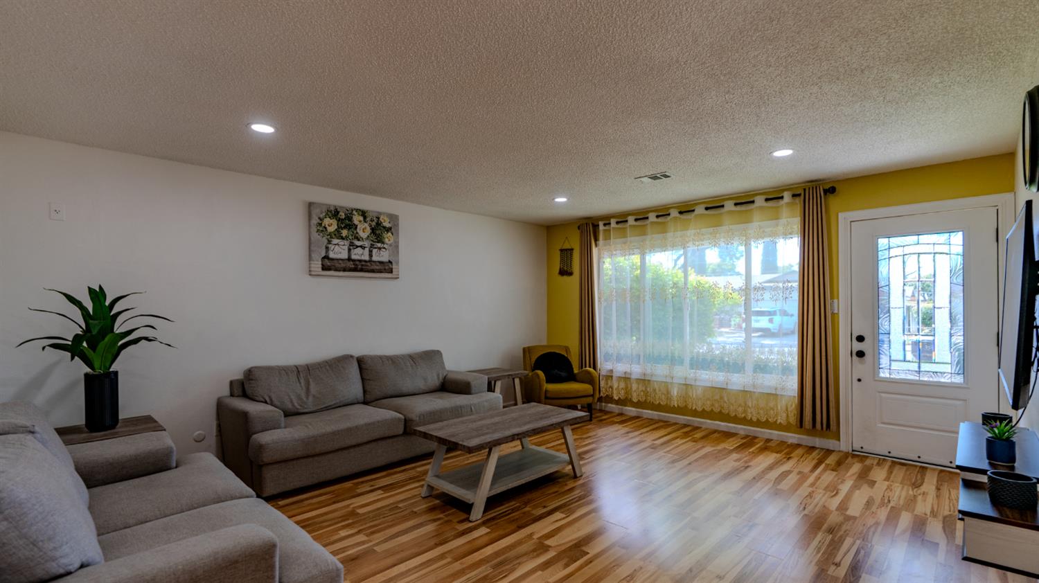 1601 Carnation Ct, Modesto, CA 95355