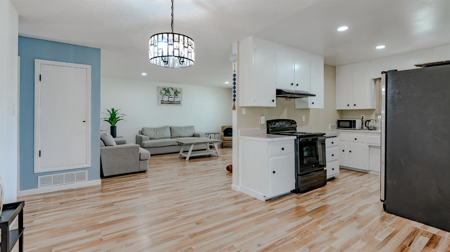 1601 Carnation Ct, Modesto, CA 95355