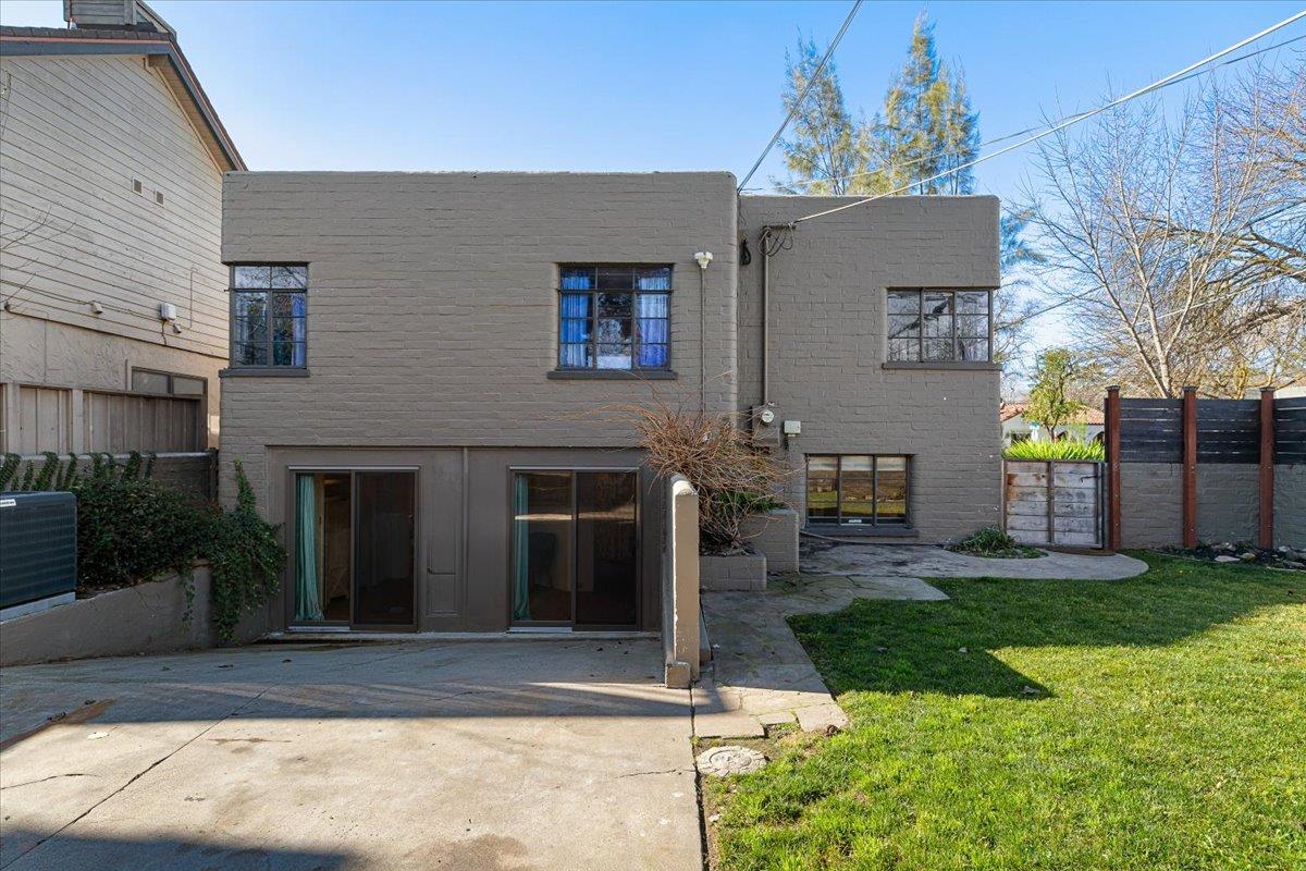 1018 W Morris Ave, Modesto, CA 95350