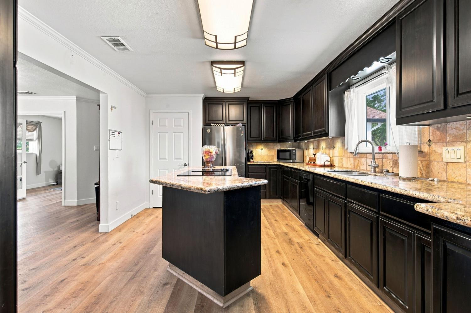 11063 Southland Rd, Manteca, CA 95336
